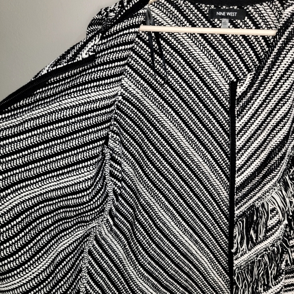 Nine West NWT Classic Black & White Striped Knit Fringe Zip-Up Jacket SIZE SMALL - Picture 8 of 12
